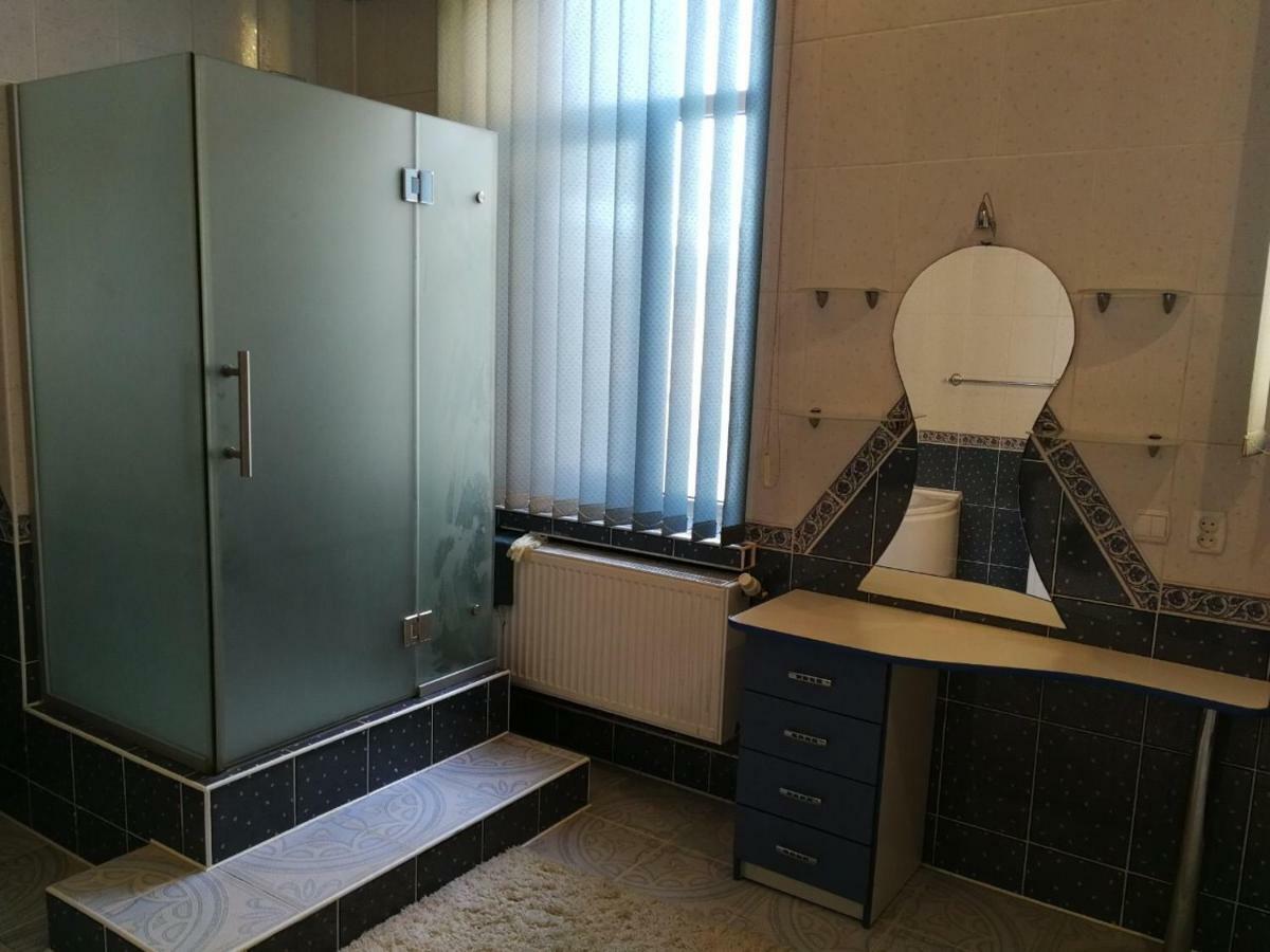 Затишна Квартира В Центрі Міста Ternopil Exteriör bild